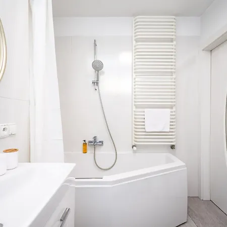 Rentplanet - Twardowskiego Apartment